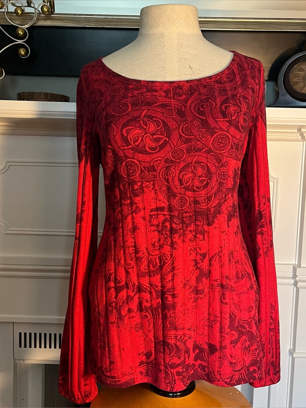 Red One World Live and Let Live Ribbed Knit Swirl Top Size M Grunge Whimsigoth